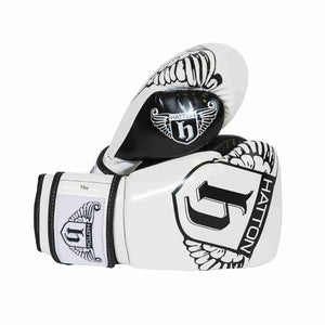 The HATTON BOXING Fitness Gloves Cool Flow PU from Hatton are perfect for sparring. These high-performance white gloves feature black detailing, HATTON and H texts, with Cool Flow technology for comfort. Black stitching and wing-like designs create a striking finish.